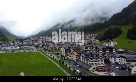 Village d'Ischgl en Autriche - vue aérienne Banque D'Images