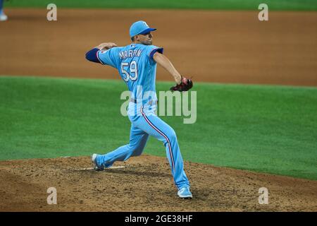 15 2021 août : le lanceur du Texas Brett Martin (59) lance un terrain pendant le match avec les Oakland Athletics et les Texas Rangers tenus au Globe Life Field à Arlington Tx. David Seelig/Cal Sport Medi Banque D'Images