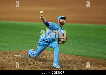 15 2021 août : le lanceur du Texas Spencer Patton (61) lance un terrain pendant le match avec les Oakland Athletics et les Texas Rangers tenus au Globe Life Field à Arlington Tx. David Seelig/Cal Sport Medi Banque D'Images