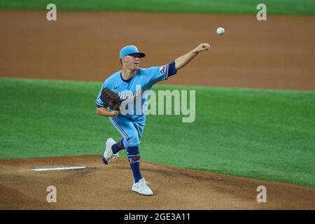 15 2021 août : le lanceur du Texas Kolby Allard (39) lance un terrain pendant le match avec les Oakland Athletics et les Texas Rangers tenus au Globe Life Field à Arlington Tx. David Seelig/Cal Sport Medi Banque D'Images