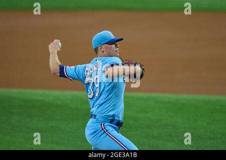 15 2021 août : le lanceur du Texas Kolby Allard (39) lance un terrain pendant le match avec les Oakland Athletics et les Texas Rangers tenus au Globe Life Field à Arlington Tx. David Seelig/Cal Sport Medi Banque D'Images