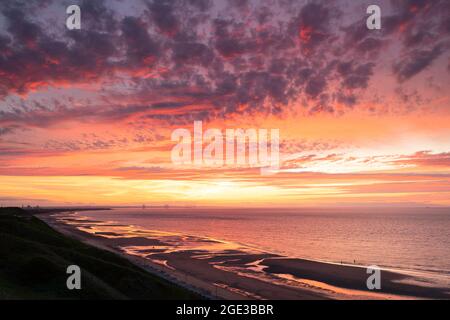 Incroyable coucher de soleil sur la plage à Saltburn-by-the-Sea dans le Yorkshire Banque D'Images