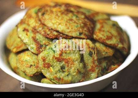 Des plats délicieux dans l'assiette en gros plan Banque D'Images