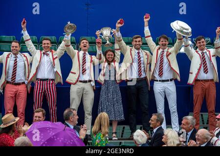 Henley-upon-Thames, Oxfordshire, Royaume-Uni. 15 août 2021. Thames Raving Club gagnants de la Thames Challenge Cup huit OAR pour Homme avec Coxswain le jour des finales à la régate royale de Henley. Crédit : Maureen McLean/Alay Banque D'Images