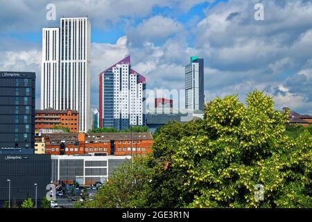 Royaume-Uni, West Yorkshire, Leeds, City Skyline depuis la passerelle au-dessus du périphérique intérieur Banque D'Images