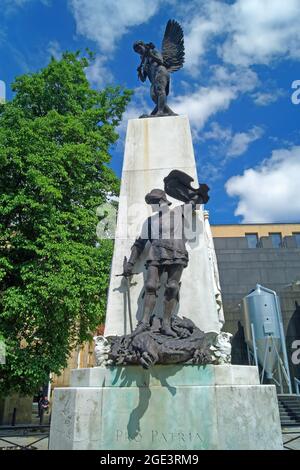 Royaume-Uni, West Yorkshire, Leeds, War Memorial et Henry Moore Institute Banque D'Images