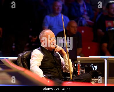 Leicester, Royaume-Uni. 16 août 2021 ; Morningside Arena, Leicester, Angleterre ; British Open Snooker Championship ; John Higgins après sa pause de 147 dans son match avec Alexander Ursenbacher Credit: Action plus Sports Images/Alay Live News Banque D'Images