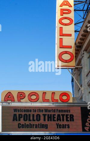 APOLLO THEATRE SIGNER CENT VINGT CINQUIÈME RUE HARLEM MANHATTAN NEW YORK USA Banque D'Images