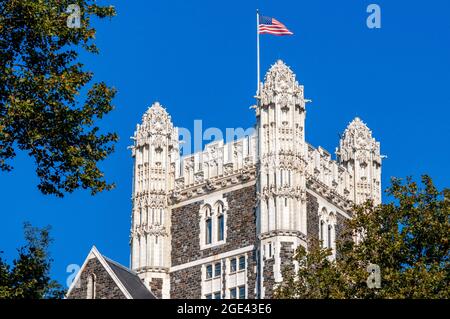 NEW YORK, City College de New York. 160, avenue Couvent. Téléphone 212-650-7000. Cette école qui ressemble à un château impérial a été construite entre 1903 A. Banque D'Images