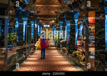 UNE entrée et des galeries de l'hôtel Millennium de l'ONU New York. ONE un New York rassemble le monde entier avec des logements spectaculaires à New York et une vue panoramique Banque D'Images