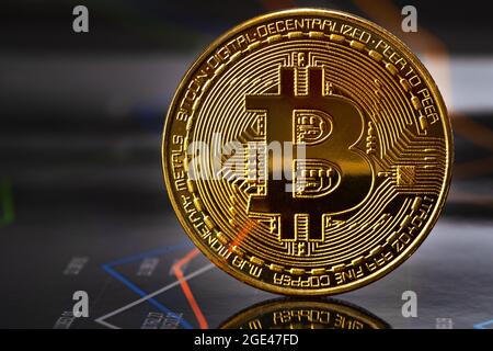 Gros plan du graphique de valeur de Bitcoin d'or Banque D'Images