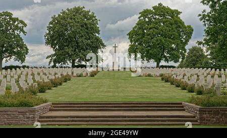 Croix du sacrifice au cimetière de guerre de Hanovre (CWGC) 2. WW et cimetière militaire Seelze / Ahlem, Allemagne / Allemagne Banque D'Images