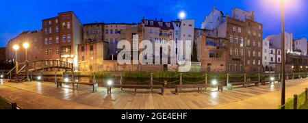 Vue panoramique sur les façades de maisons anciennes de la petite Venise au lever du soleil. Bydgoszcz. Pologne. Banque D'Images