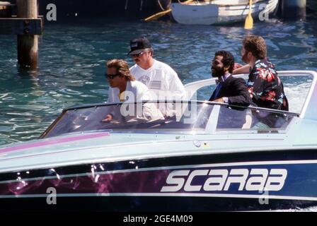 UNIVERSAL CITY, CA - JUIN 16 : l'acteur Don Johnson, l'acteur Philip Michael Thomas et l'acteur Michael Talbott assistent à Universal Studios et lance son nouveau parc à thème « Miami Vice action Spectacular » le 16 juin 1987 à Universal Studios à Universal City, Californie. Crédit: Ralph Dominguez/MediaPunch Banque D'Images