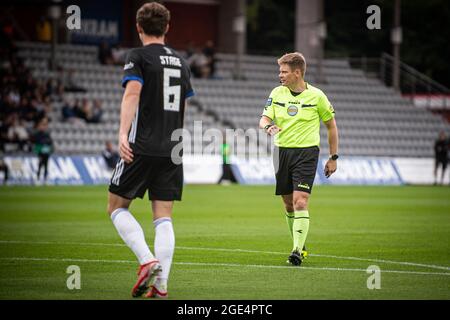 Aarhus, Danemark. 15 août 2021. L'arbitre Jakob Sundberg vu pendant le 3F Superliga match entre le GF d'Aarhus et le FC Copenhague au parc Ceres d'Aarhus. (Crédit photo : Gonzales photo/Alamy Live News Banque D'Images