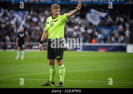 Aarhus, Danemark. 15 août 2021. L'arbitre Jakob Sundberg vu pendant le 3F Superliga match entre le GF d'Aarhus et le FC Copenhague au parc Ceres d'Aarhus. (Crédit photo : Gonzales photo/Alamy Live News Banque D'Images