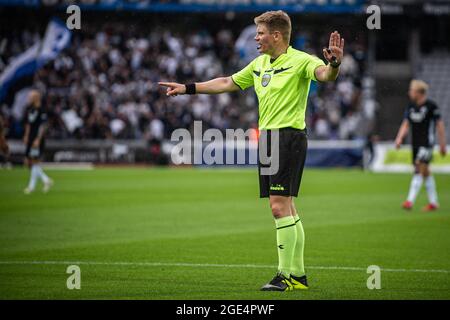 Aarhus, Danemark. 15 août 2021. L'arbitre Jakob Sundberg vu pendant le 3F Superliga match entre le GF d'Aarhus et le FC Copenhague au parc Ceres d'Aarhus. (Crédit photo : Gonzales photo/Alamy Live News Banque D'Images