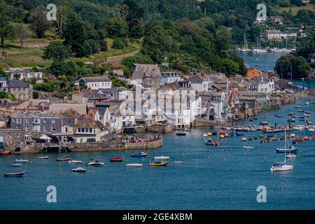 Vue sur Fowey et Fowey Harbour / estuaire / rivière - Fowey, Cornwall, Royaume-Uni. Banque D'Images