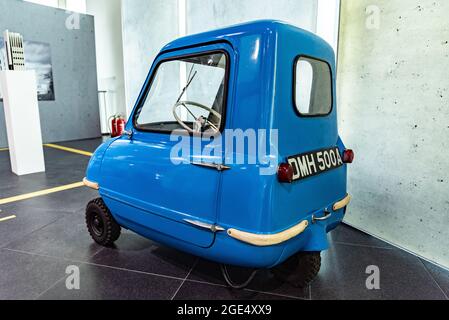 La Peel P50 est la plus petite voiture jamais produite au monde. Le moteur était d'une moto DKW. Du musée Audi Mobile. Banque D'Images