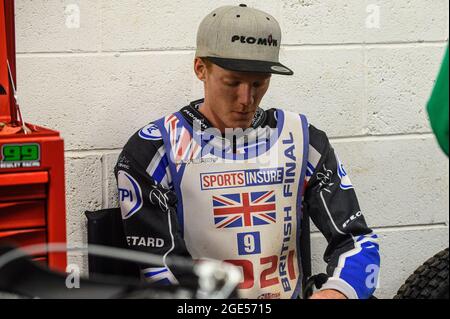 MANCHESTER, ROYAUME-UNI. 16 AOÛT Dan Bewley dans l'humeur réfléchie pendant les finales du circuit de course britannique de Sports Insure au National Speedway Stadium, Manchester, le lundi 16 août 2021. (Credit: Ian Charles | MI News) Credit: MI News & Sport /Alay Live News Banque D'Images