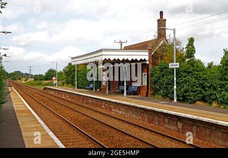 Vue sur la gare de Salhouse sur la ligne Bittern entre Sheringham et Norwich à Salhouse, Norfolk, Angleterre, Royaume-Uni. Banque D'Images