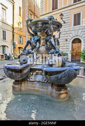 Fontaine de tortue dans le quartier juif de Rome Rome, Lazio, Italie Banque D'Images
