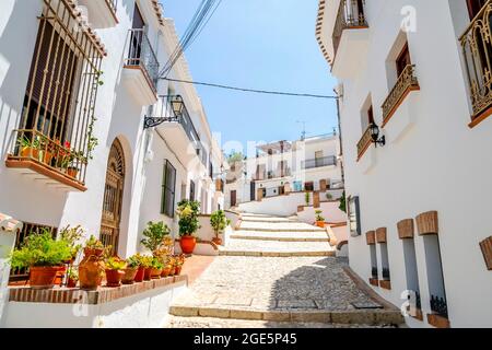 Ville pittoresque de Frigiliana située dans la région montagneuse de Malaga, Costa del sol, Andalousie, Espagne Banque D'Images