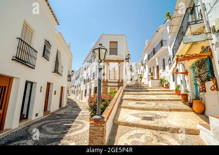 Ville pittoresque de Frigiliana située dans la région montagneuse de Malaga, Costa del sol, Andalousie, Espagne Banque D'Images