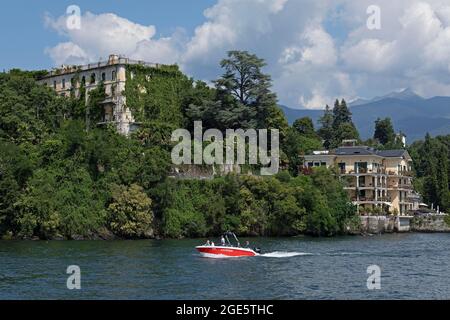 Maisons en bord de lac, Verbania-Pallanza, Lac majeur, Piémont, Italie Banque D'Images