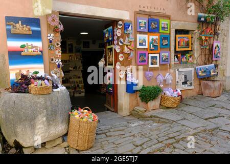 Galerie dans le village d'artistes de Groznjan, Istria, Croatie Banque D'Images