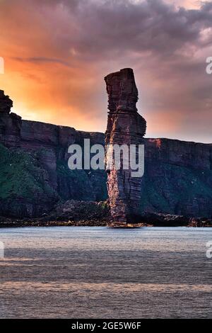 Surf Pillar in the Evening Light, Rock Needle Old Man of Hoy, Cliff, Cliffs, Isle of Hoy, Orkney Islands, Écosse, Grande-Bretagne Banque D'Images