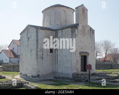 Église Sainte-Croix ou Crkva svetoga Kriza, la plus petite cathédrale du monde, Nin, comté de Zadar, Croatie Banque D'Images