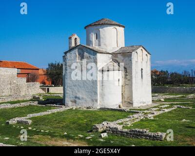 Église Sainte-Croix ou Crkva svetoga Kriza, la plus petite cathédrale du monde, Nin, comté de Zadar, Croatie Banque D'Images