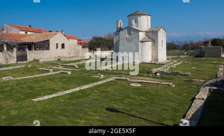 Église Sainte-Croix ou Crkva svetoga Kriza, la plus petite cathédrale du monde, Nin, comté de Zadar, Croatie Banque D'Images