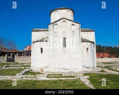 Église Sainte-Croix ou Crkva svetoga Kriza, la plus petite cathédrale du monde, Nin, comté de Zadar, Croatie Banque D'Images