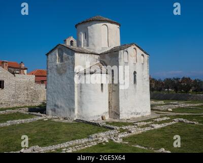 Église Sainte-Croix ou Crkva svetoga Kriza, la plus petite cathédrale du monde, Nin, comté de Zadar, Croatie Banque D'Images