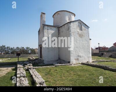 Église Sainte-Croix ou Crkva svetoga Kriza, la plus petite cathédrale du monde, Nin, comté de Zadar, Croatie Banque D'Images