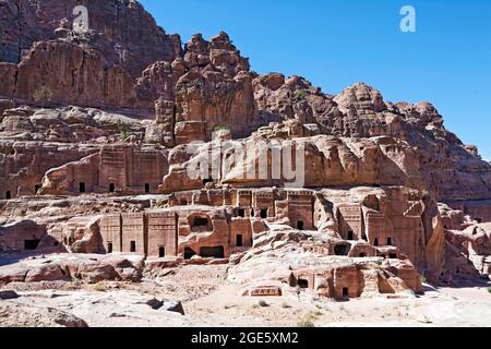 Façades de tombeau dans le Bas al-Siq, Siq, Wadi (Musa), Petra, site du patrimoine mondial de l'UNESCO, Royaume de Jordanie Banque D'Images