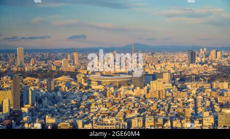 Vue imprenable sur la ville de Tokyo et magnifique coucher de soleil au Japon. Banque D'Images