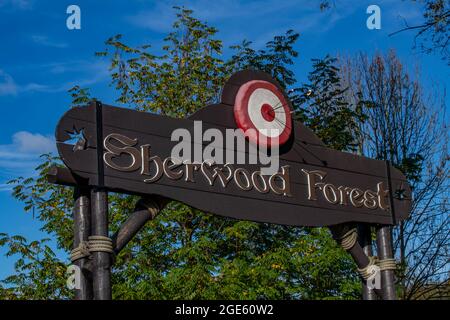 Robin Hood Rollercoaster Sherwood Forrest le dernier jour d'opération avant qu'il ne soit converti au CMR sans nom Banque D'Images