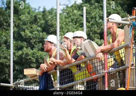 Travailleurs de la construction sur le chantier britannique Banque D'Images