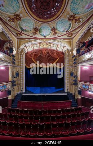 Le magnifique intérieur du théâtre royal et de l'opéra de Wakefield, conçu par Frank Matchem, West Yorkshire, Angleterre du Nord, Royaume-Uni Banque D'Images