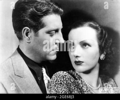 JEAN GABIN et MIREILLE BALIN Portrait en PEPE LE MOKO 1937 réalisateur / scénario JULIEN DUVIVIVIER roman Henri la Barthe producteurs Raymond et Robert Hakim Paris film / Elektafilm Banque D'Images