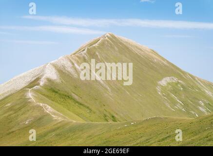 Monte Priora à Montefortino (Italie) - le sommet du paysage du mont Priora, dans la région des Marches province de Fermo. L'un des plus hauts sommets des Apennines Banque D'Images