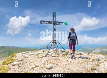 Monte Priora à Montefortino (Italie) - le sommet du paysage du mont Priora, dans la région des Marches province de Fermo. L'un des plus hauts sommets des Apennines Banque D'Images