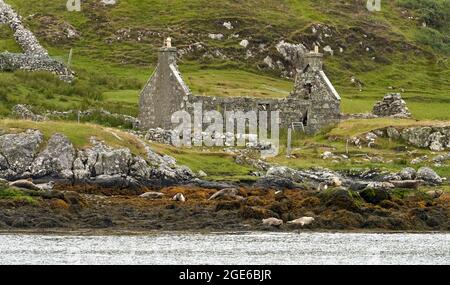 La colonie abandonnée de Bhalamus sur l'île de Harris. Occupé jusqu'aux années 1970. Pas de route pendant 5 miles. Les phoques ont pris résidence Banque D'Images