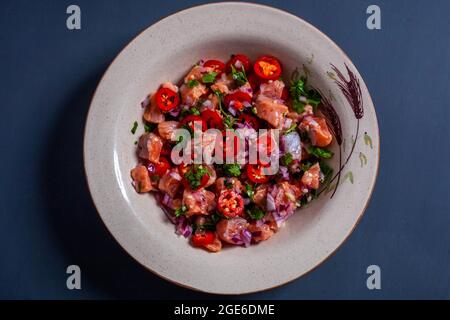 Ceviche de saumon, plaquée et délicieuse. Banque D'Images