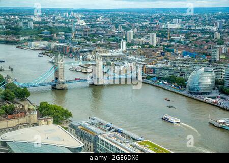 Tower Bridge, la Tamise et l'hôtel de ville vus du Skygarden, Londres Banque D'Images