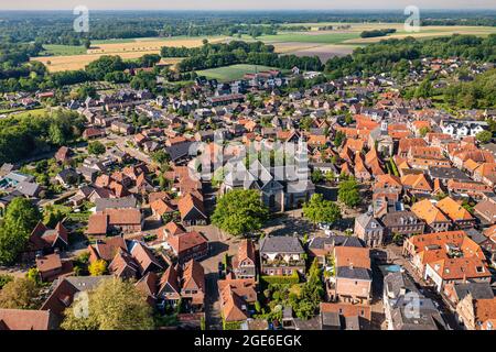 Pays-Bas, Ootmarsum, vue sur le village. Antenne. Banque D'Images