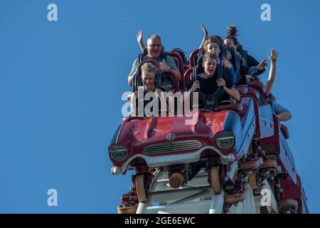 Stealth a lancé le Rollercoaster le plus rapide au royaume-uni, avec une hauteur de 205 mètres, au parc à thème Thorpe Park de Londres Banque D'Images